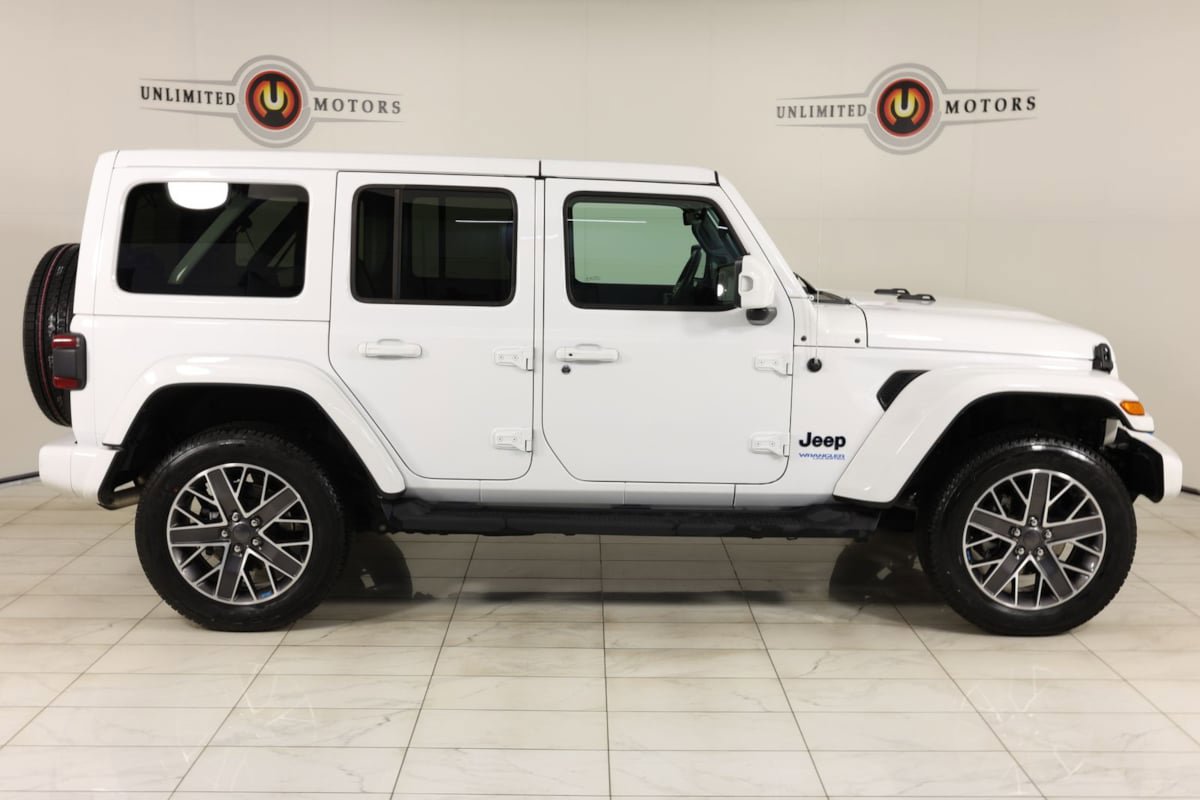 Used 2022 Jeep Wrangler Unlimited Sahara image 2