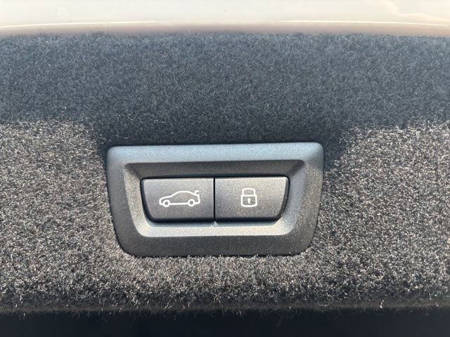 Used 2025 BMW 740i xDrive image 8