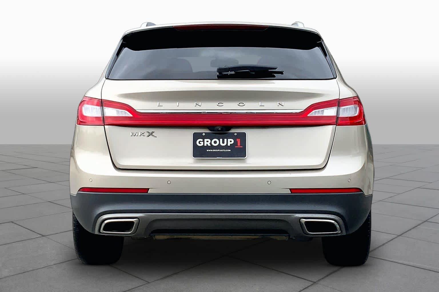 Used 2017 Lincoln MKX Reserve w/ Lincoln MKX Climate Package FWD image 5
