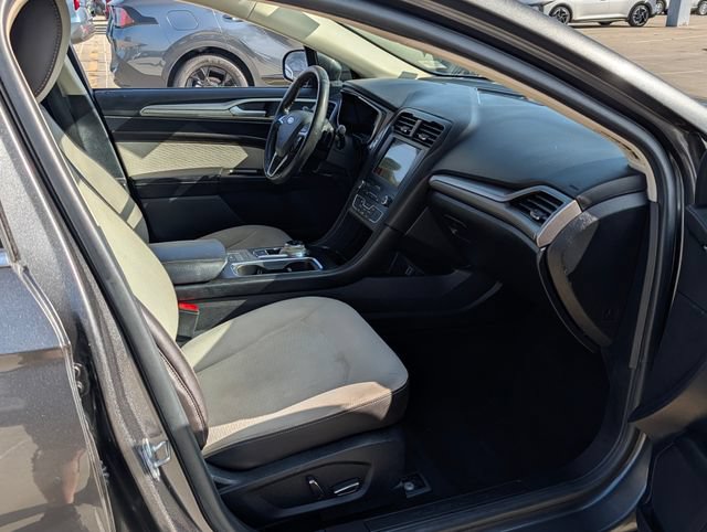 Used 2019 Ford Fusion SE w/ Equipment Group 151A FWD image 9