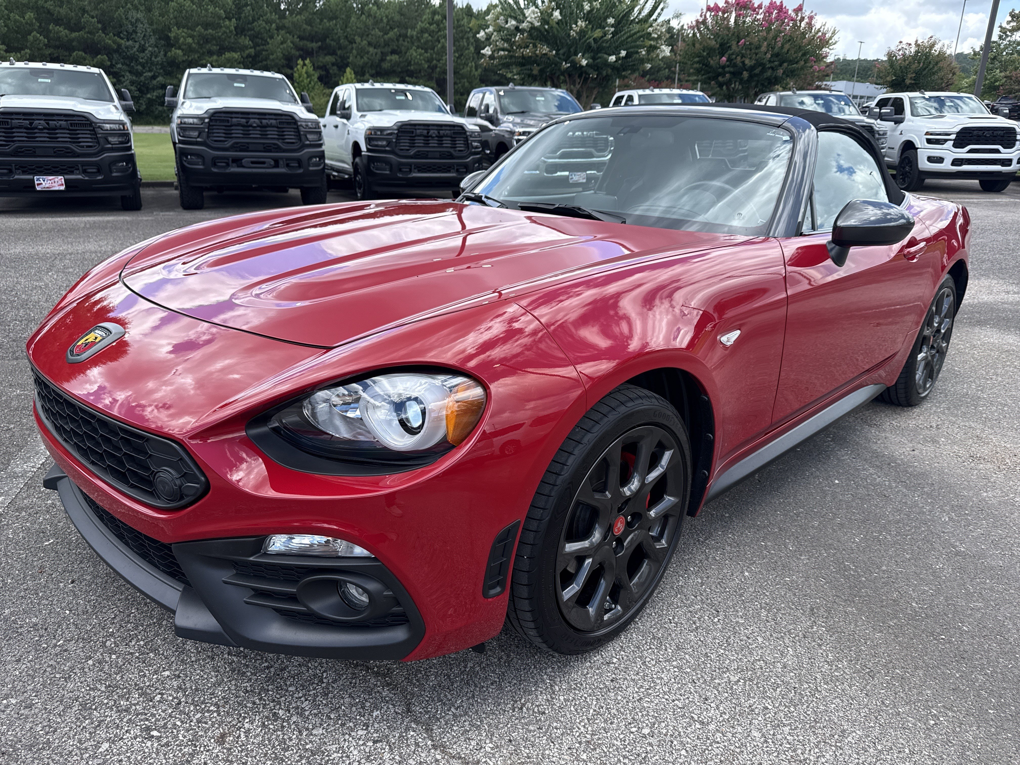 Used 2020 FIAT 124 Spider Abarth RWD image 3