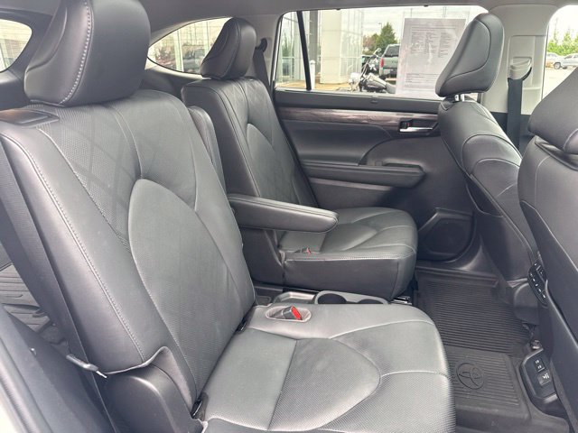 Used 2021 Toyota Highlander Platinum AWD/4WD image 32