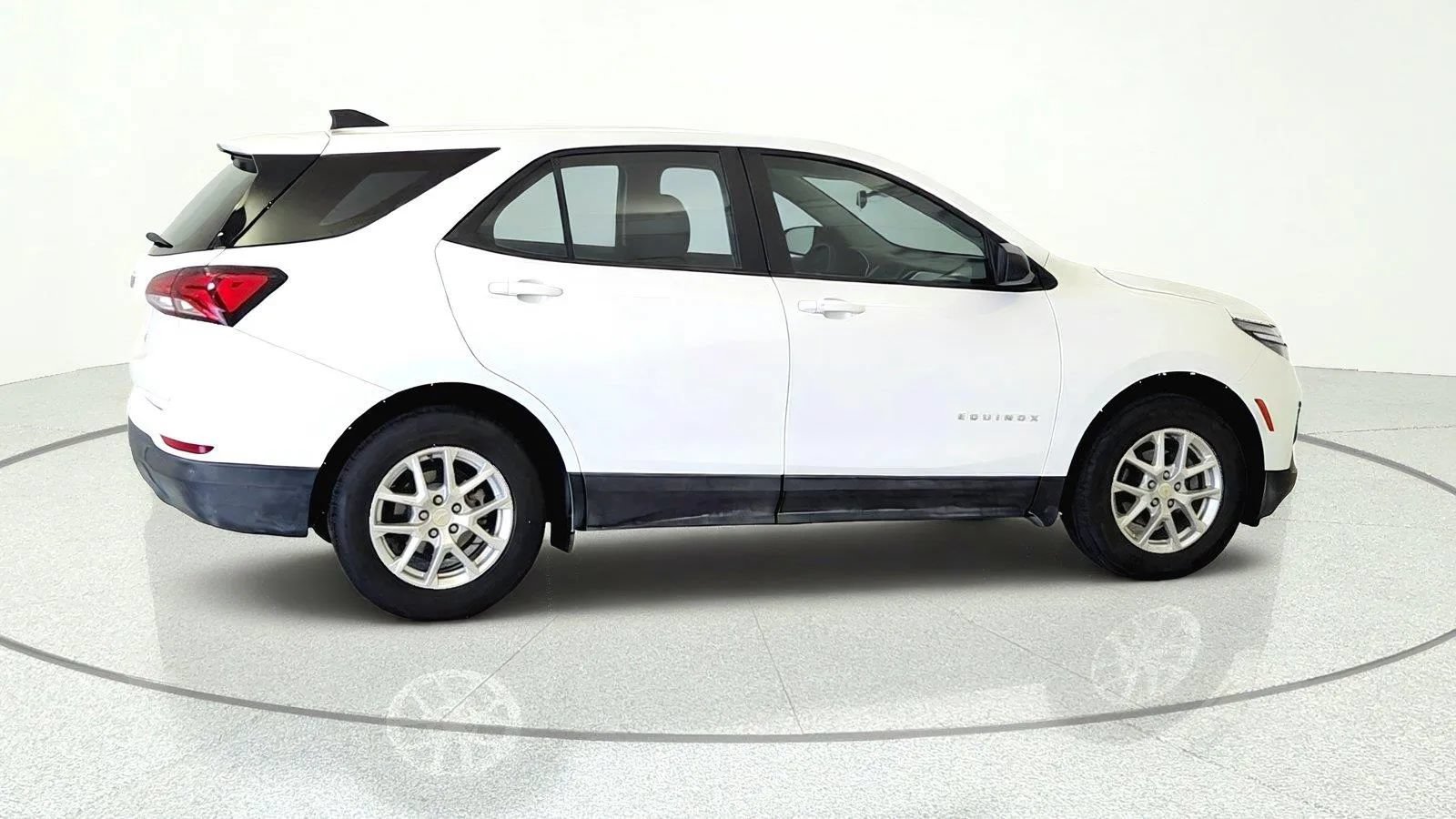 Used 2024 Chevrolet Equinox LS w/ Driver Confidence II Package FWD image 6