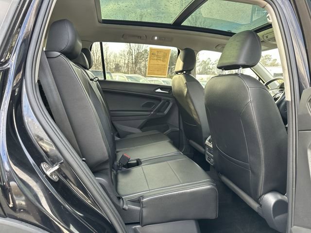 Used 2020 Volkswagen Tiguan SE w/ Panoramic Sunroof Package image 28
