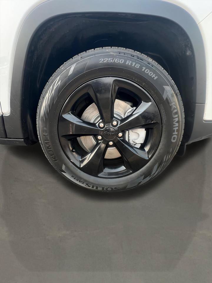 Used 2019 Jeep Cherokee Latitude Plus AWD/4WD image 33