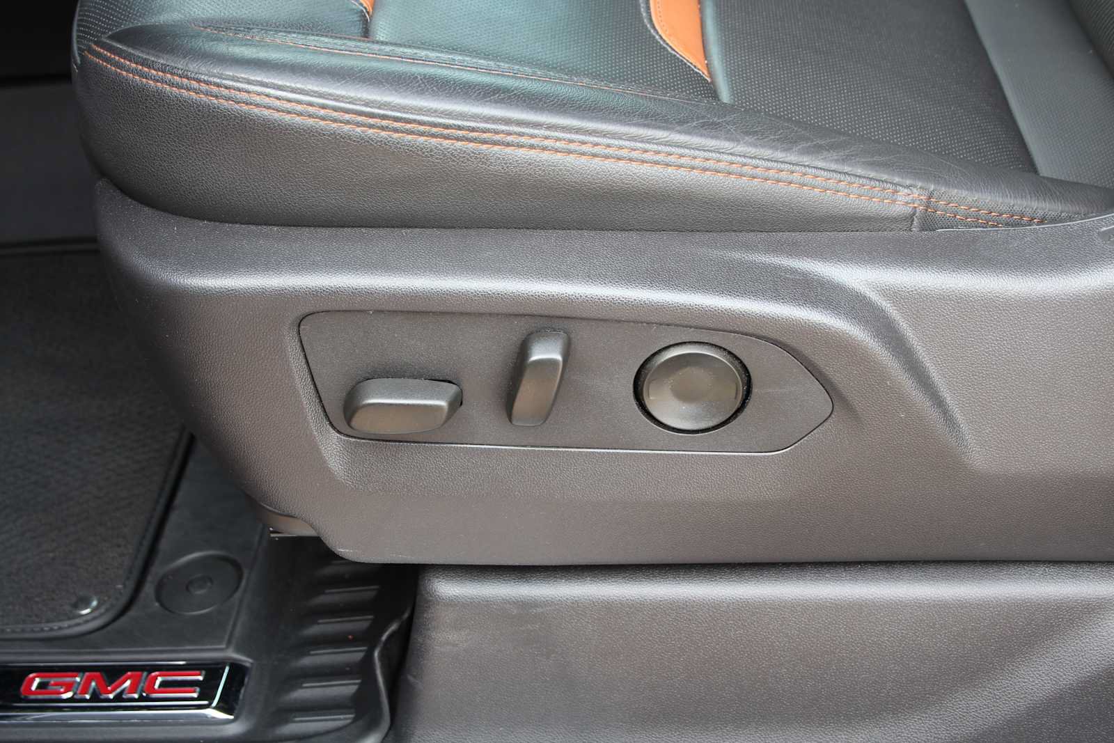 Used 2024 GMC Sierra 1500 AT4 w/ AT4 Premium Package AWD/4WD image 32