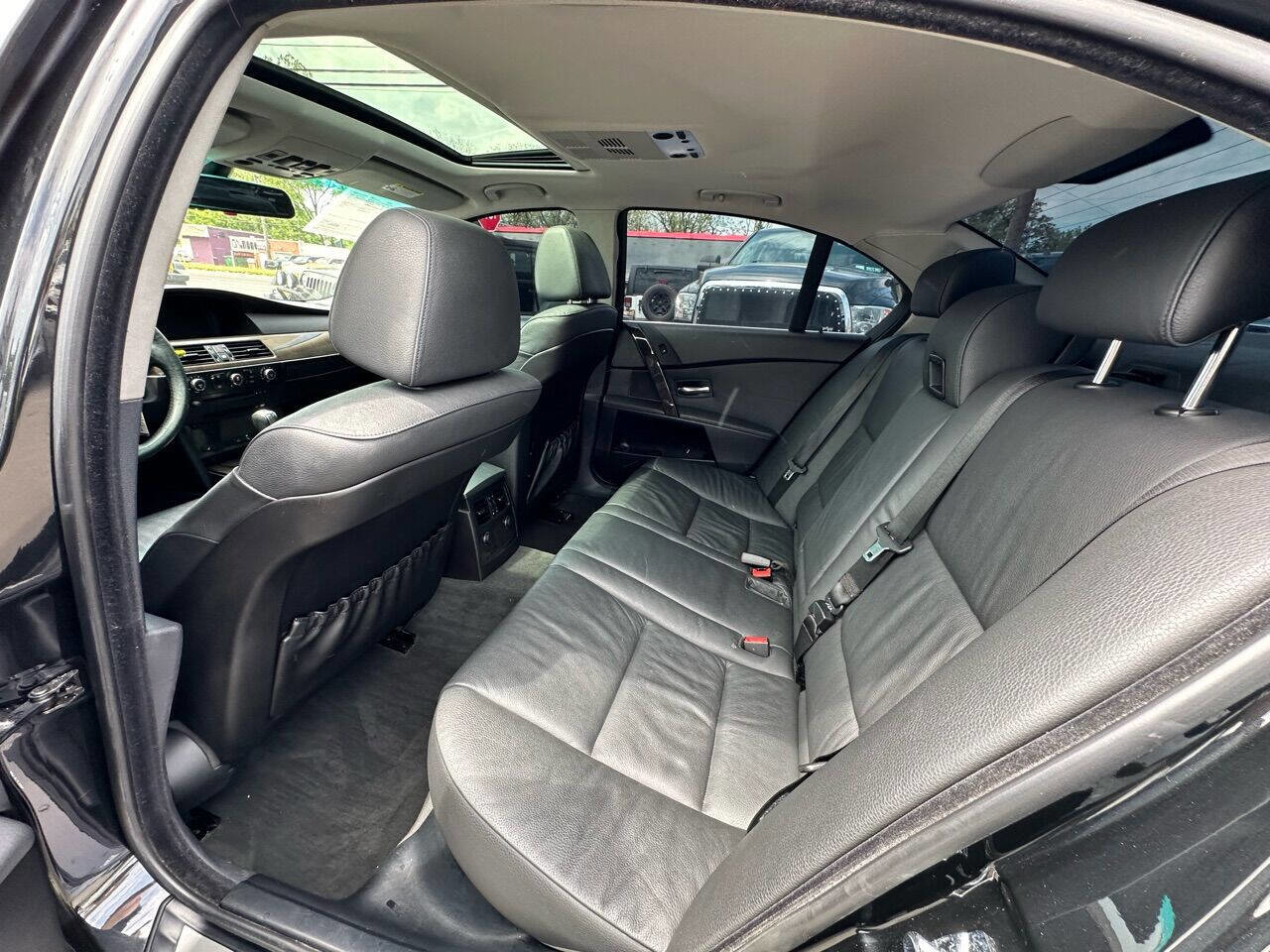 Used 2006 BMW 530xi Sedan image 11