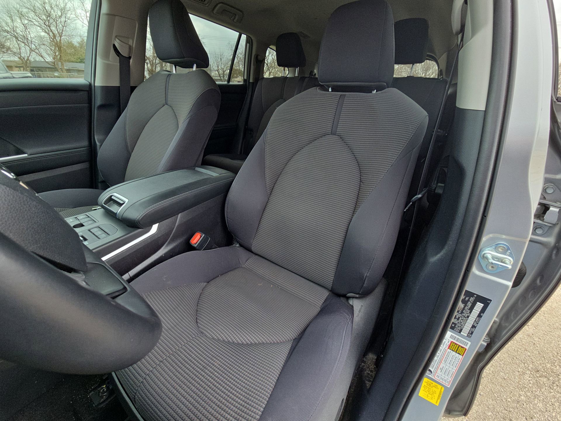 Used 2024 Toyota Highlander LE image 11