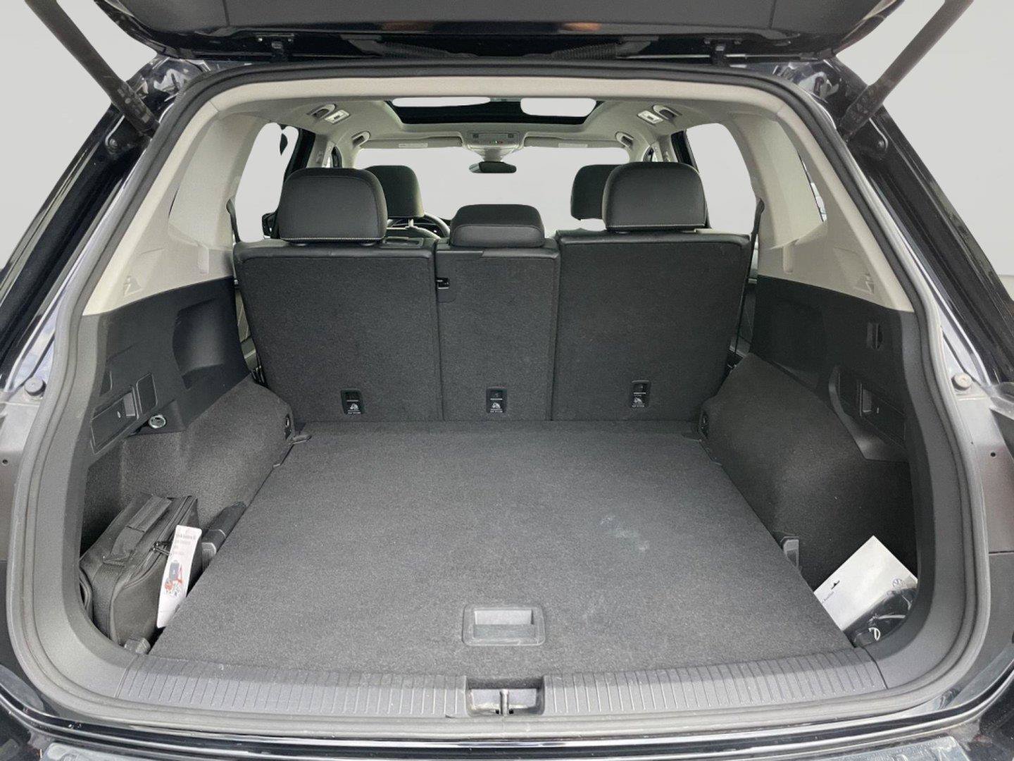 Used 2024 Volkswagen Tiguan SE AWD/4WD image 9