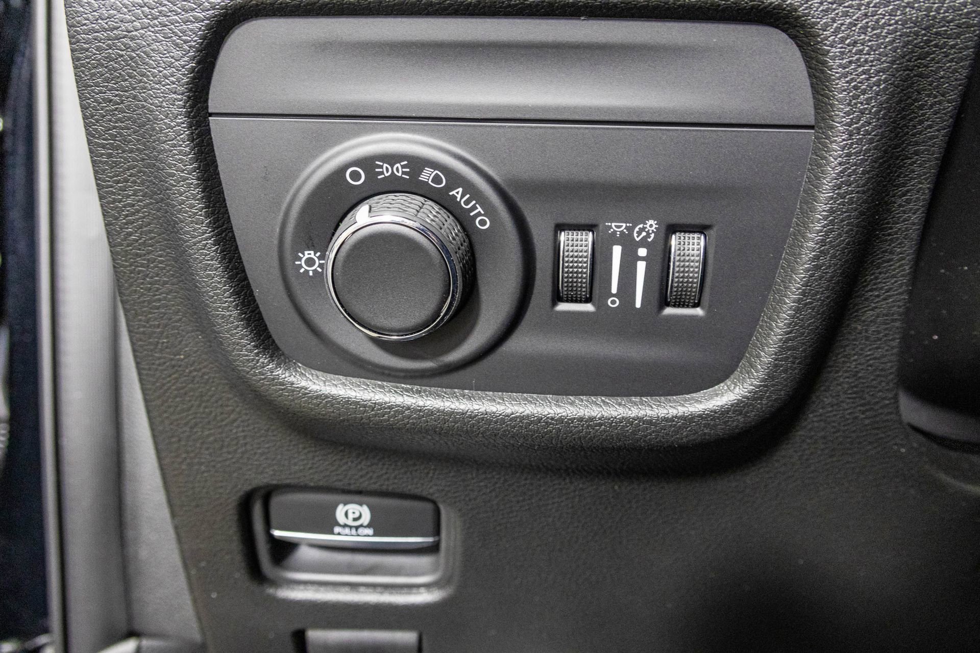 New 2026 Jeep Grand Cherokee Altitude AWD/4WD image 32