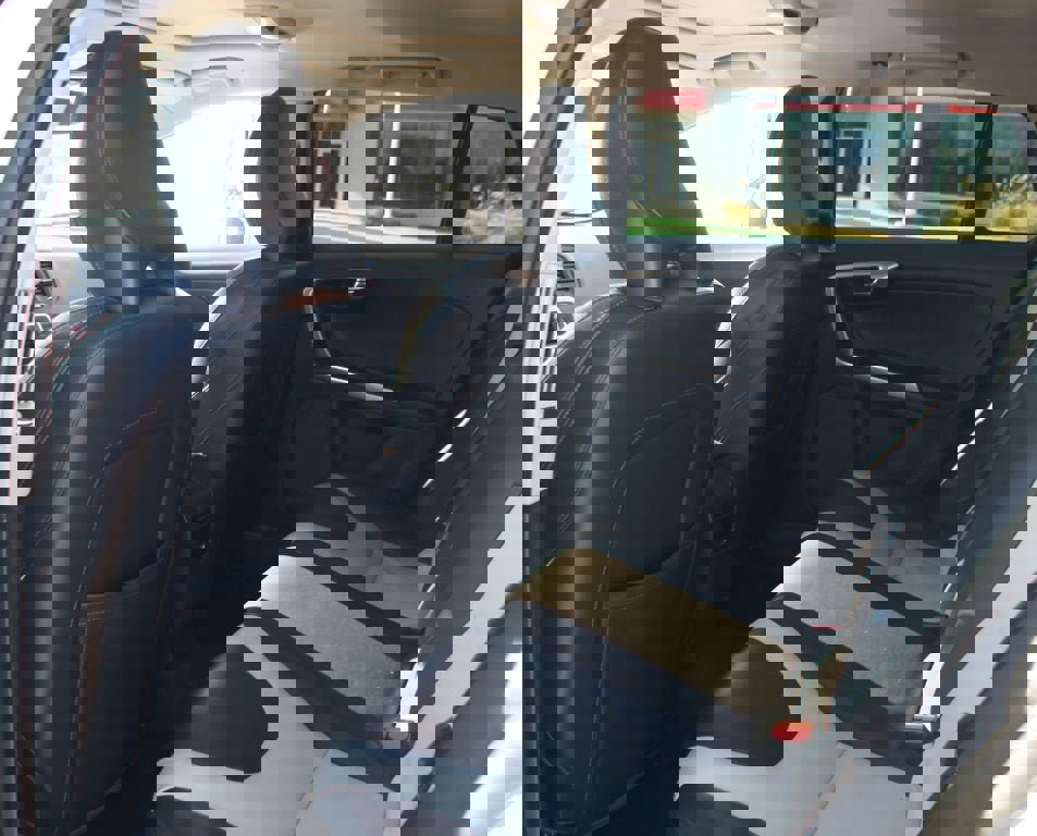 Used 2017 Volvo V60 T5 Cross Country w/ Convenience Package image 15