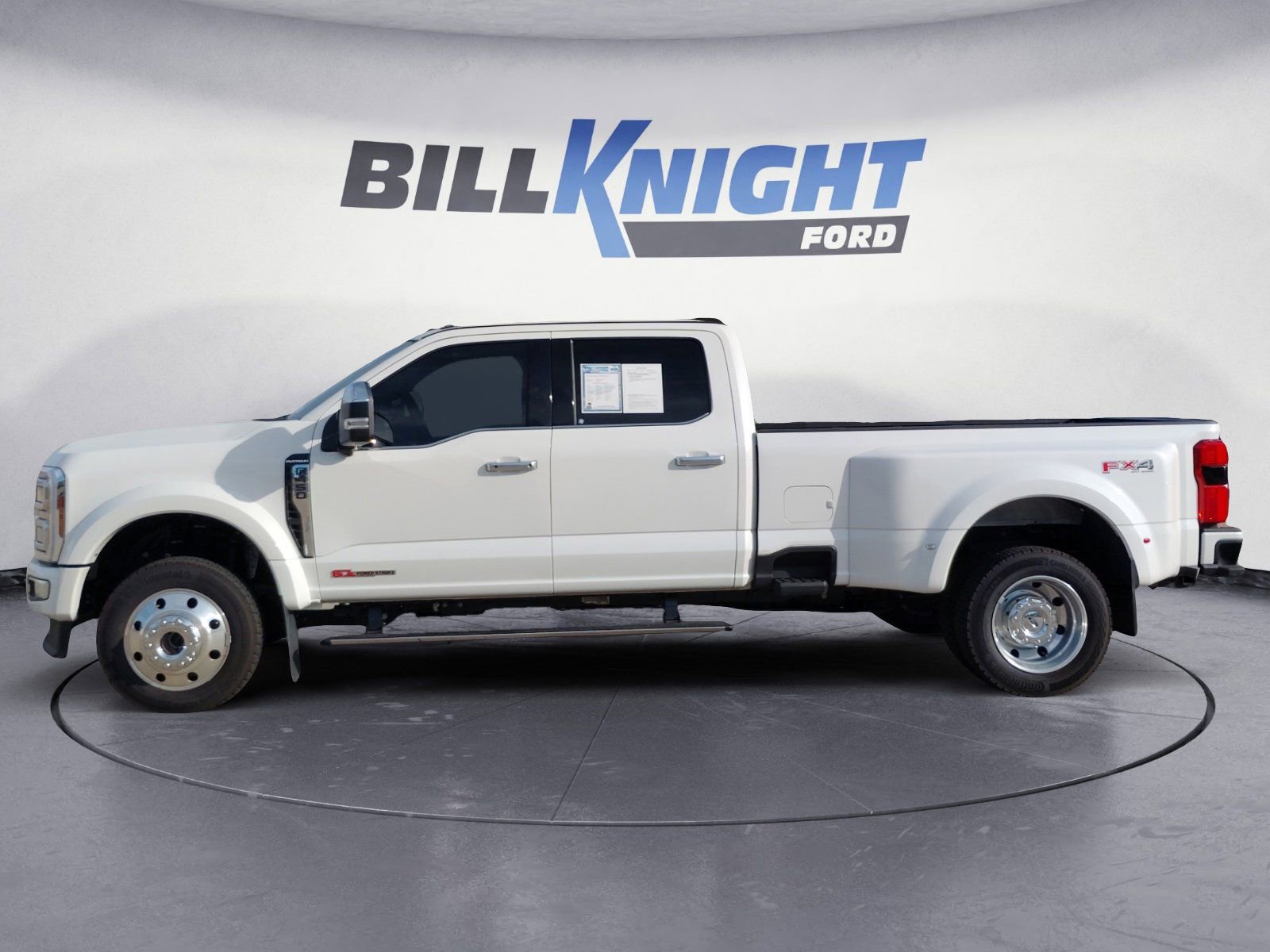 Used 2025 Ford F450 Platinum w/ Platinum Plus Package image 2