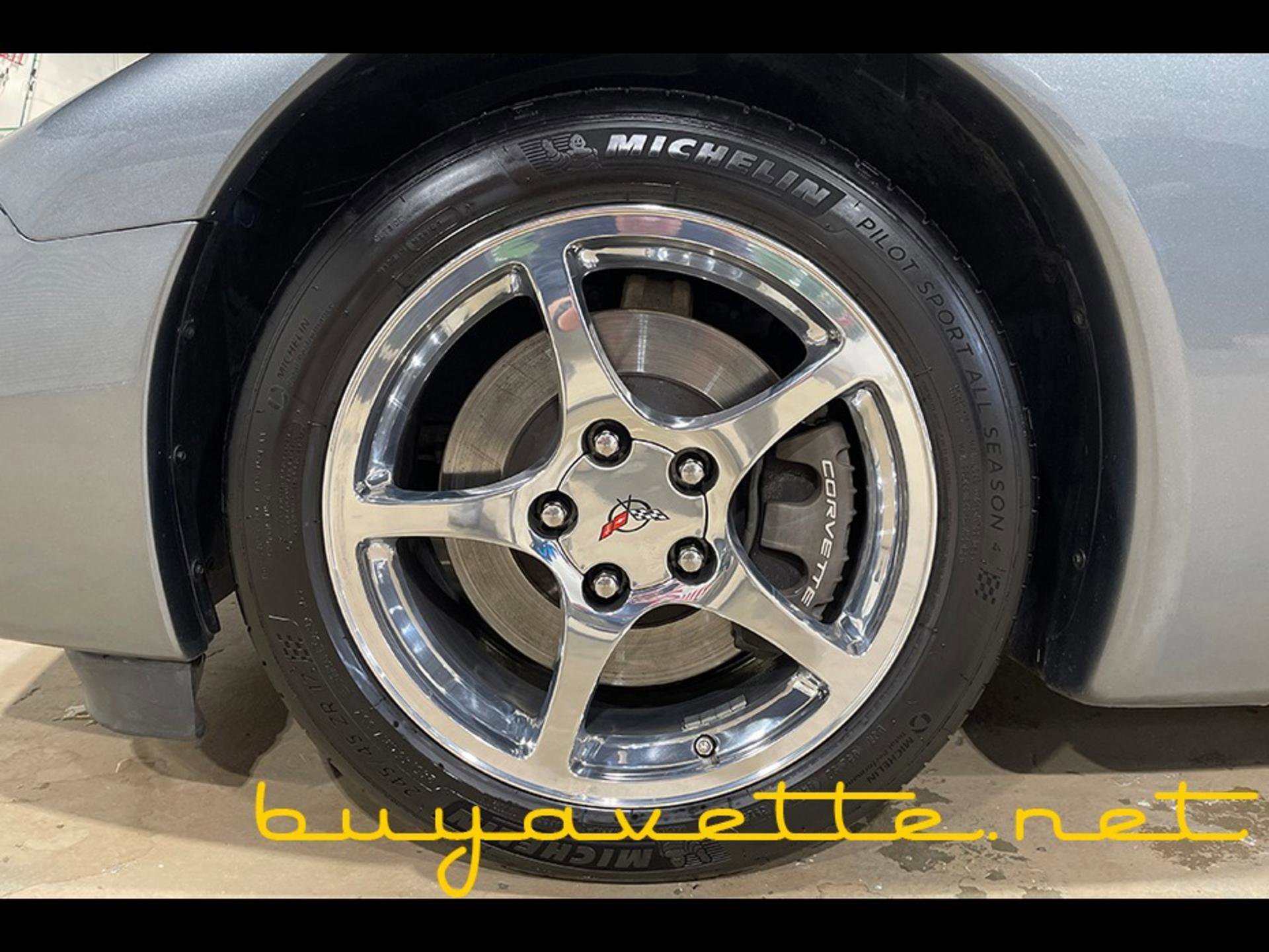 Used 2004 Chevrolet Corvette Coupe w/ Roof Package image 8