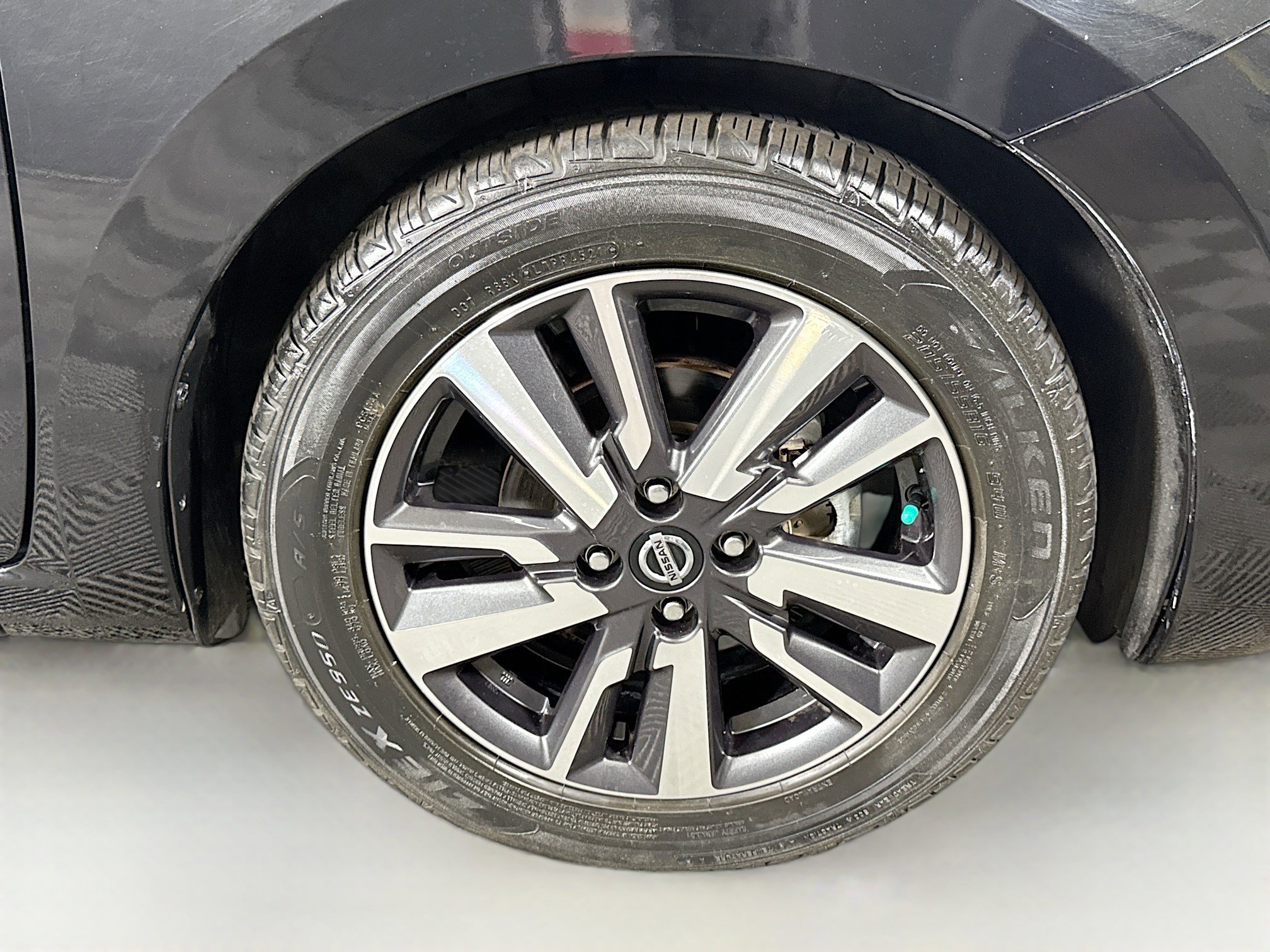 Used 2020 Nissan Versa SV image 32