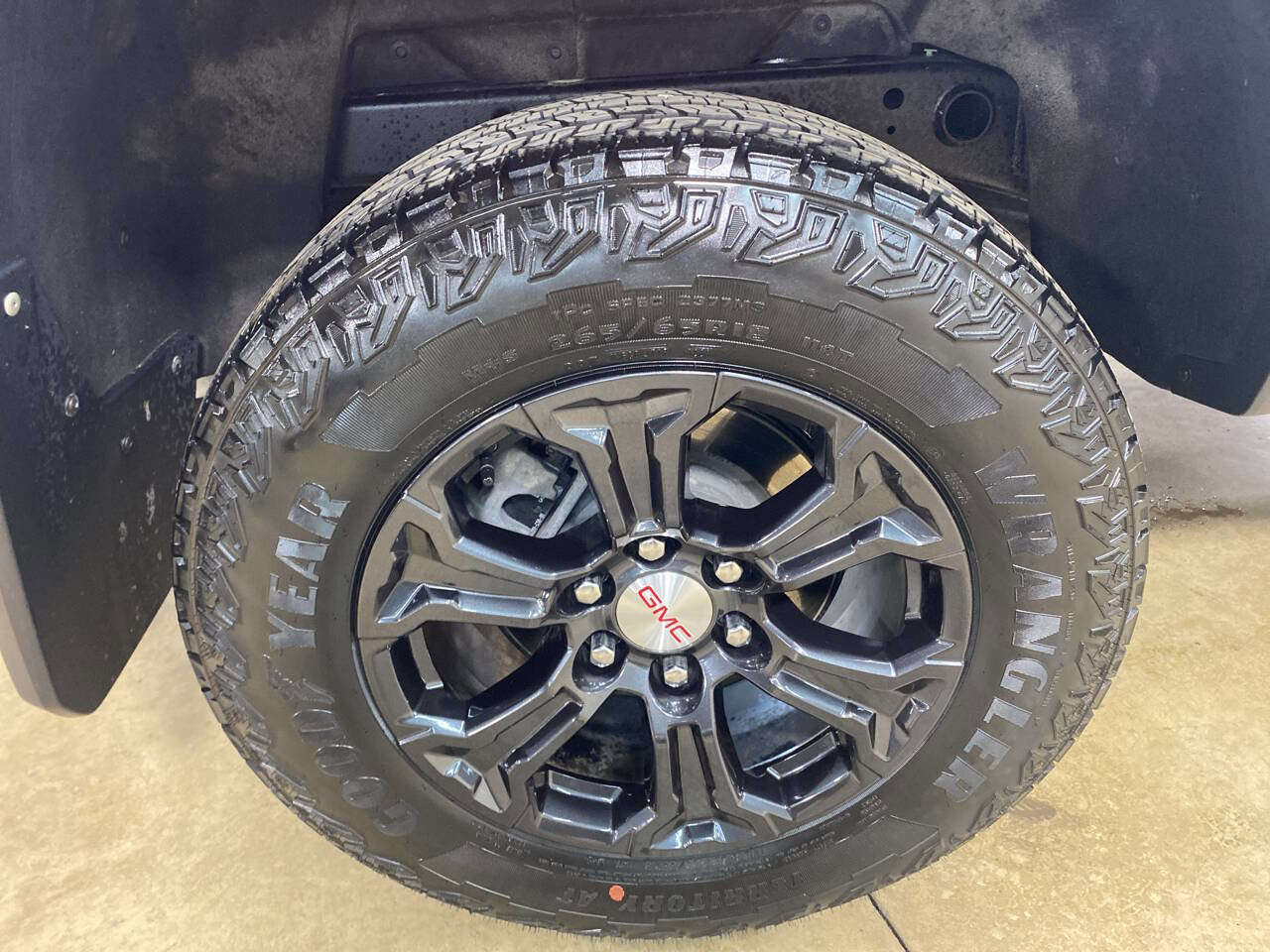 Used 2023 GMC Canyon Elevation image 10