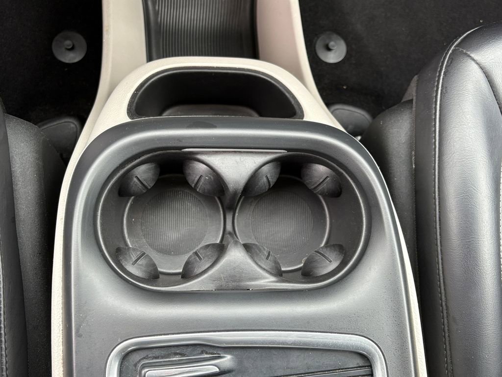 Used 2024 Chrysler Pacifica Select image 11