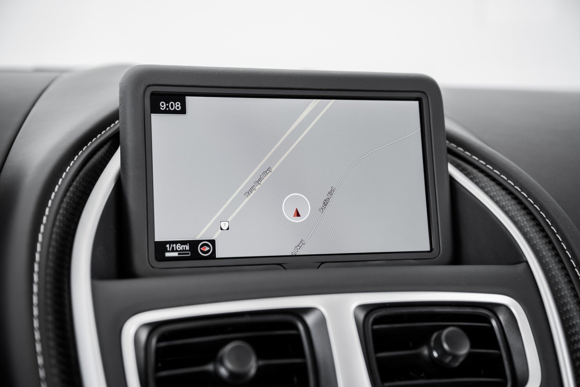 Used 2023 Aston Martin DB11 Coupe image 7