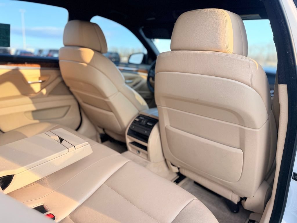 Used 2013 BMW 550i xDrive Sedan AWD/4WD image 17