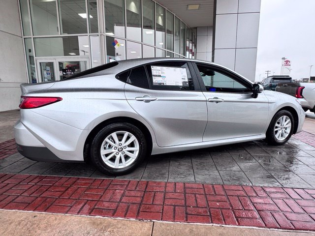 New 2026 Toyota Camry Hybrid FWD image 15