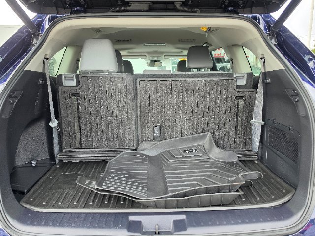 Used 2022 Toyota Highlander XLE AWD/4WD image 17
