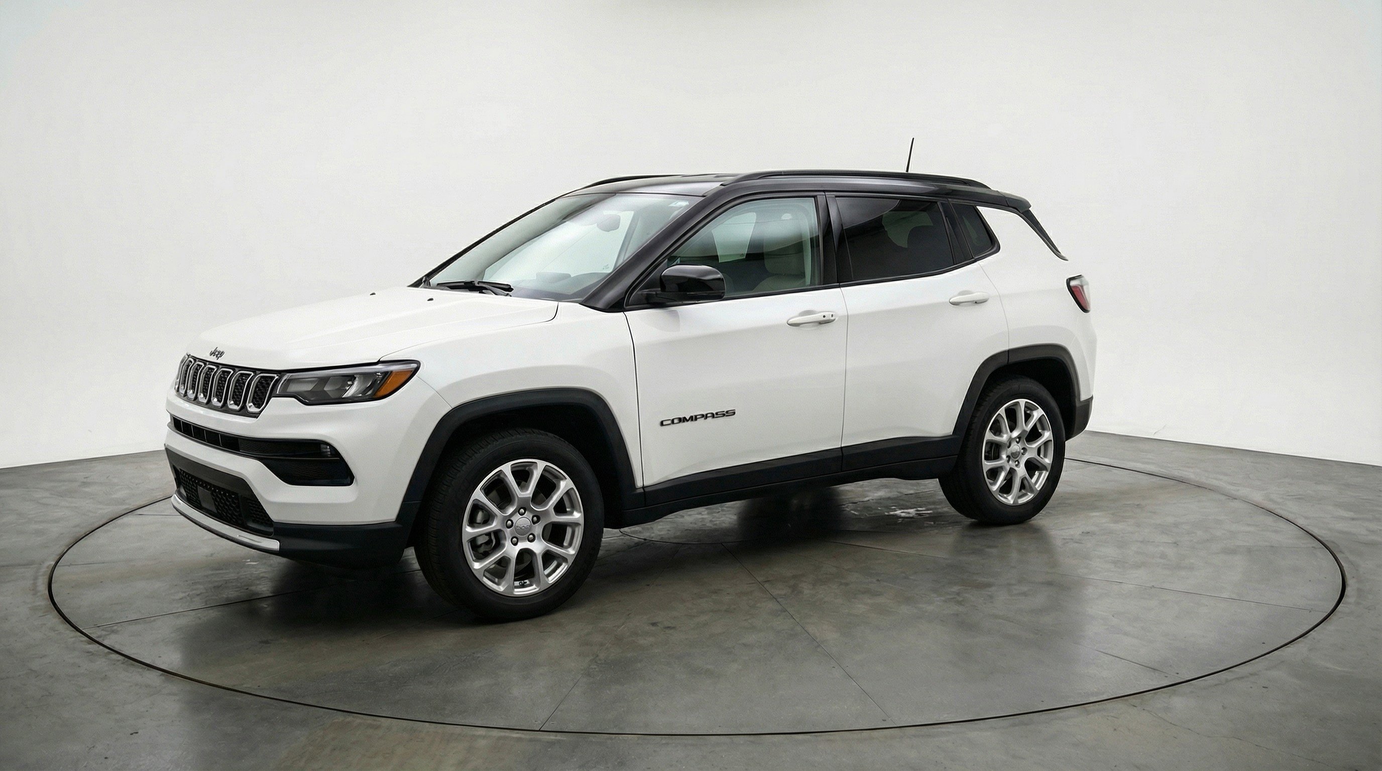 Used 2025 Jeep Compass Limited image 3