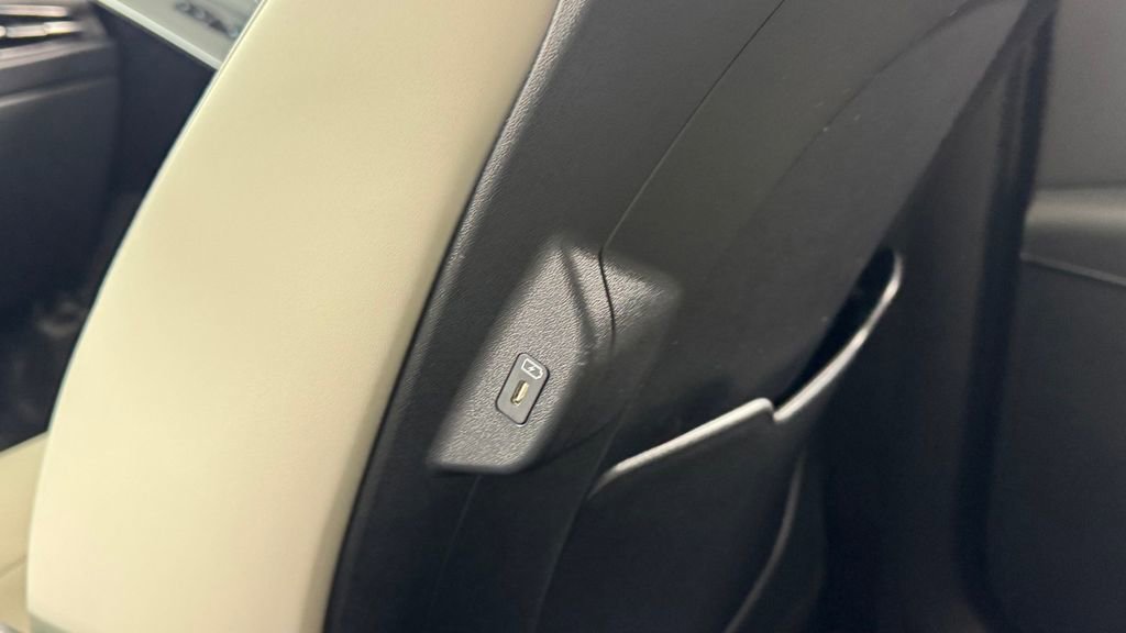 Used 2025 Kia Niro EX FWD image 39