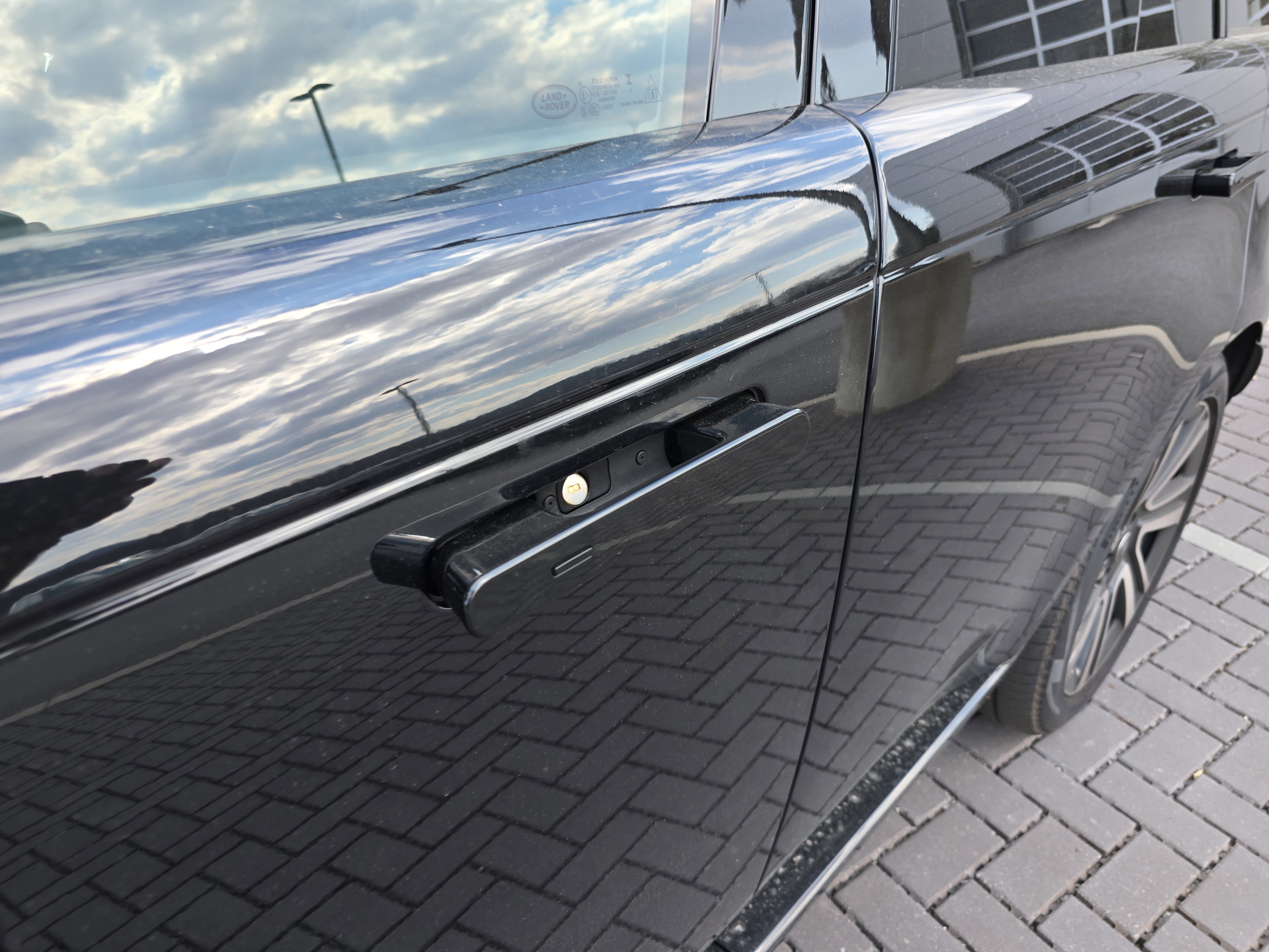 Certified 2023 Land Rover Range Rover SE image 13