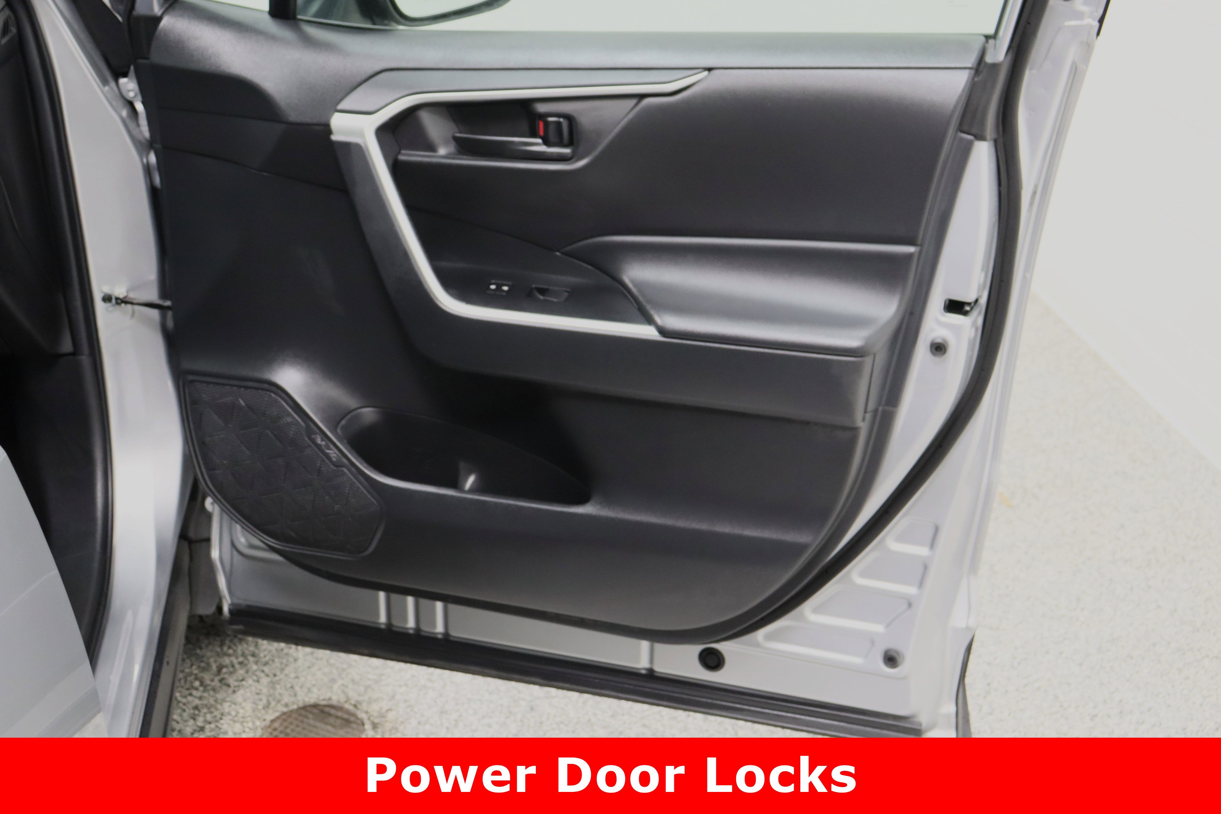 Used 2024 Toyota RAV4 LE image 31