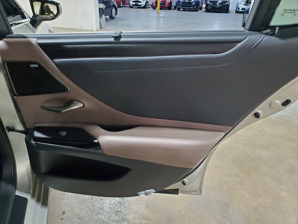 Used 2022 Lexus ES 300h Ultra Luxury w/ Accessory Package 2 image 23