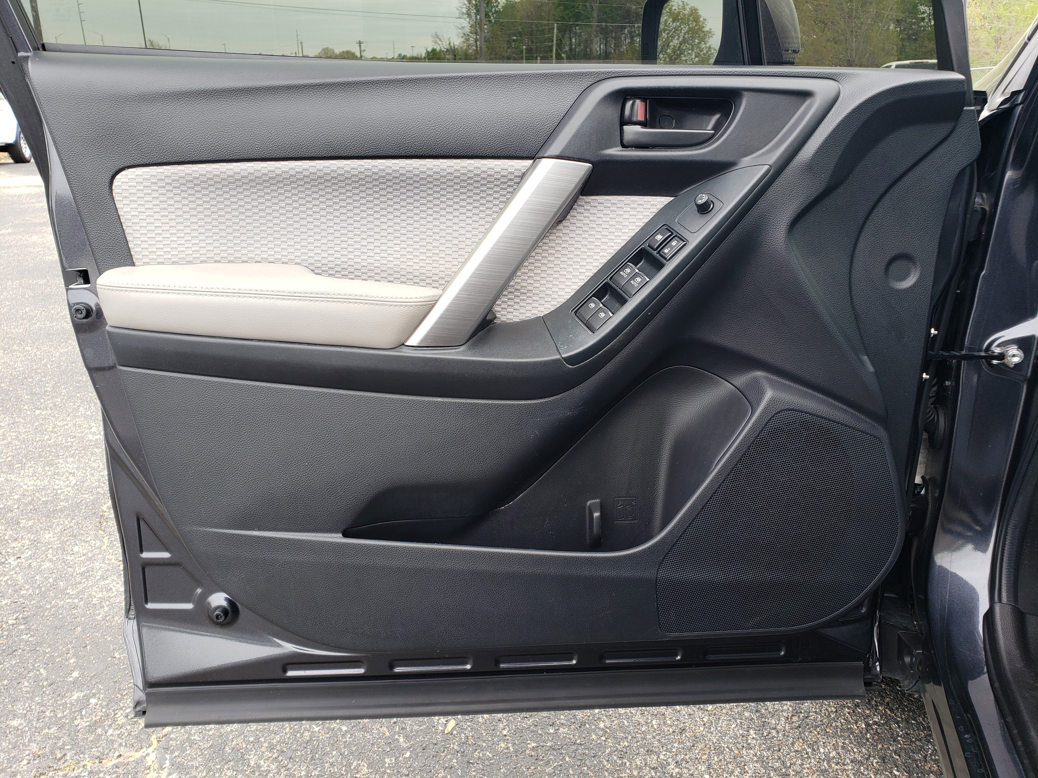 Used 2018 Subaru Forester 2.5i w/ Alloy Wheel Package image 12