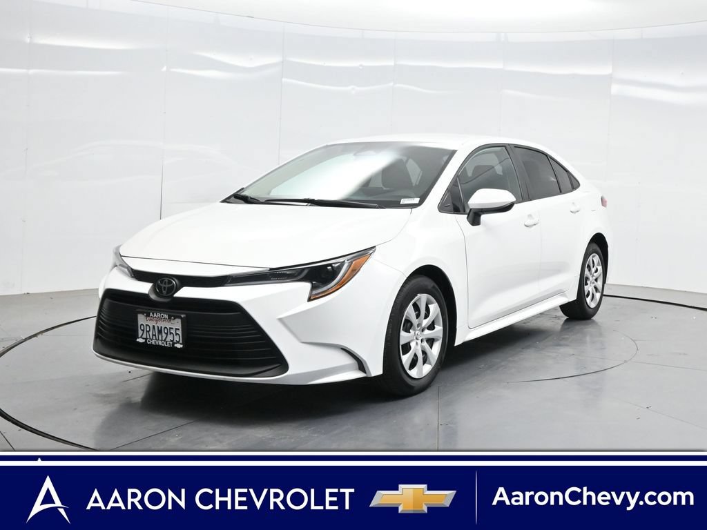 Used 2025 Toyota Corolla LE FWD image 1