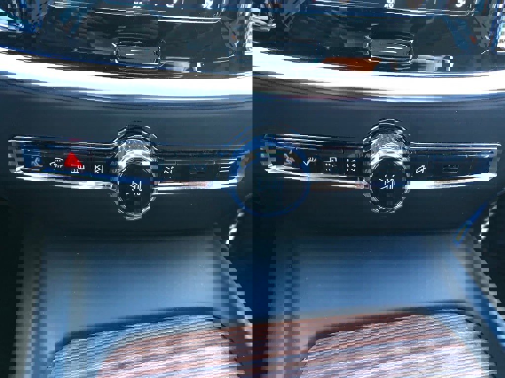 Used 2025 Volvo V60 B5 Cross Country Plus image 27