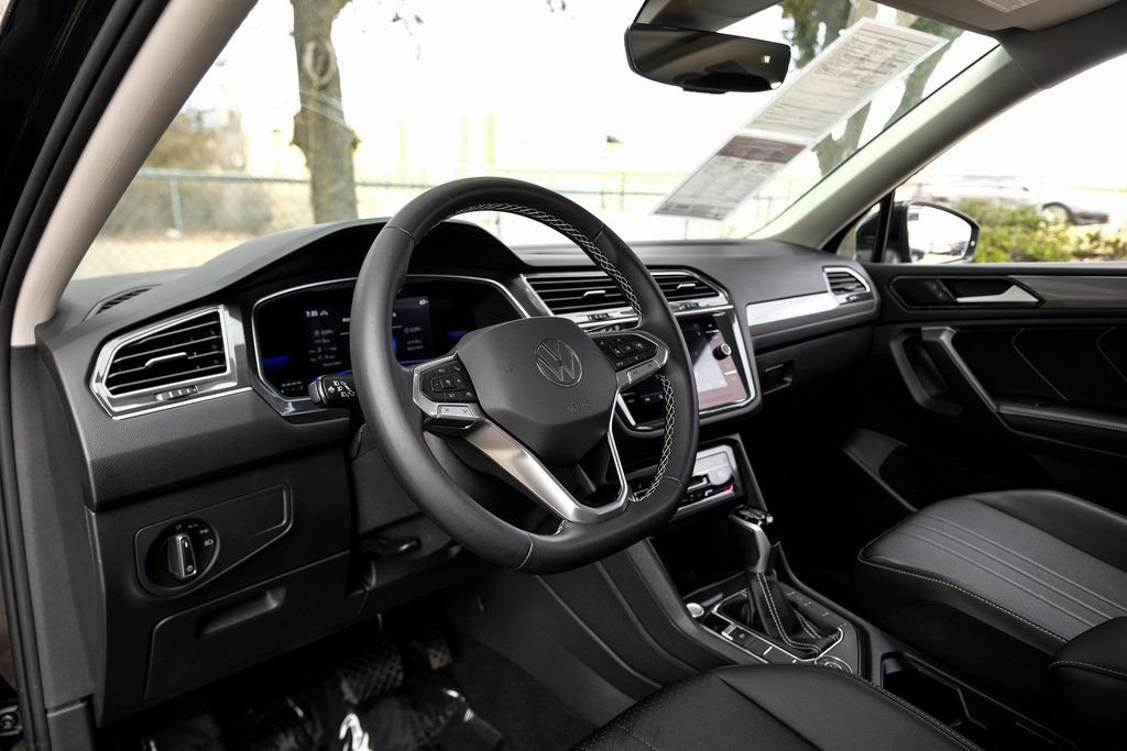 Used 2022 Volkswagen Tiguan SE image 26
