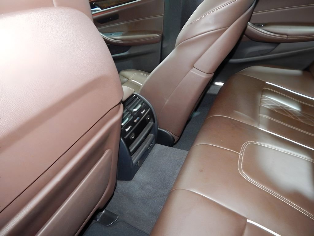 Used 2022 BMW 540i xDrive w/ M Sport Package image 19