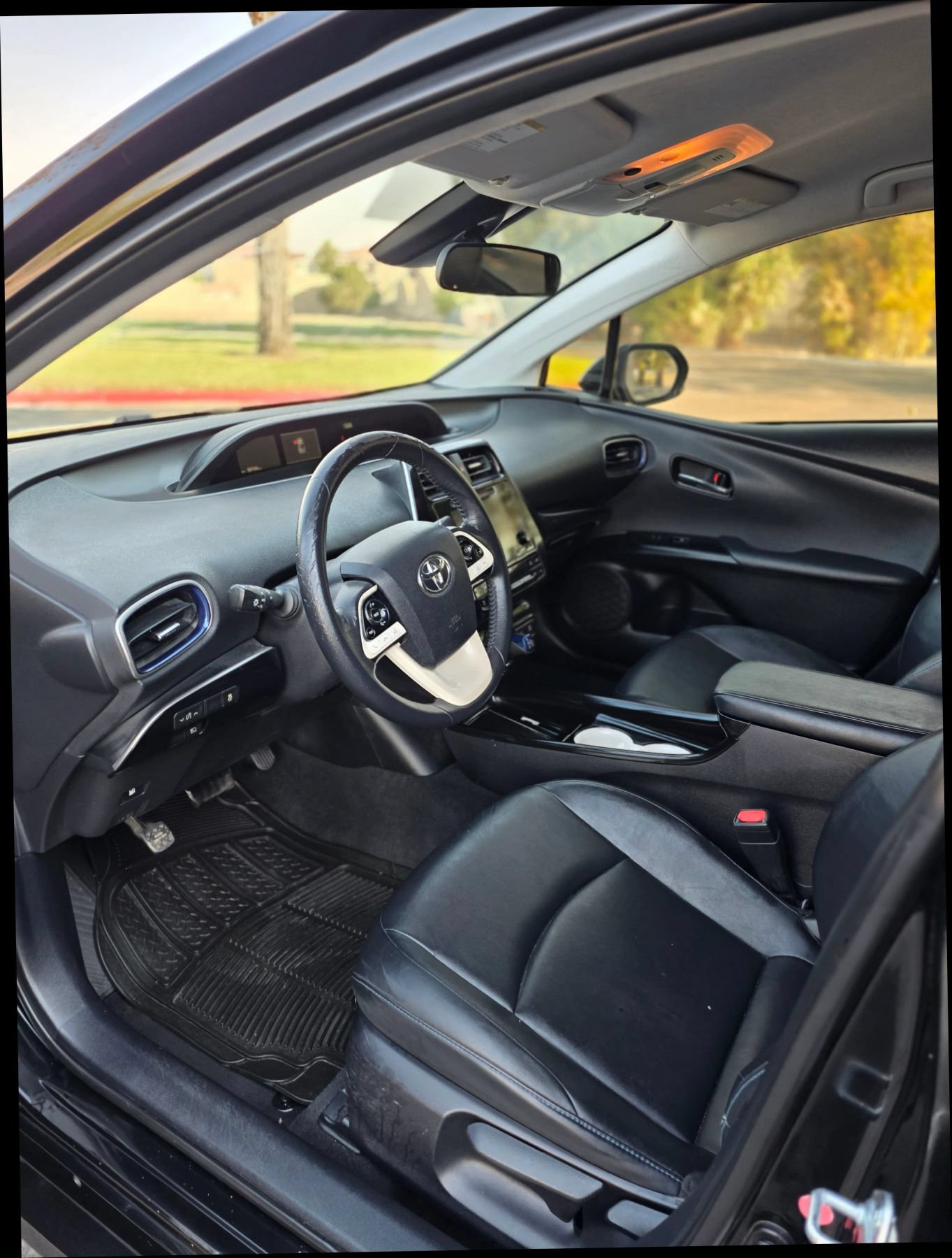 Used 2016 Toyota Prius Four Touring FWD image 31