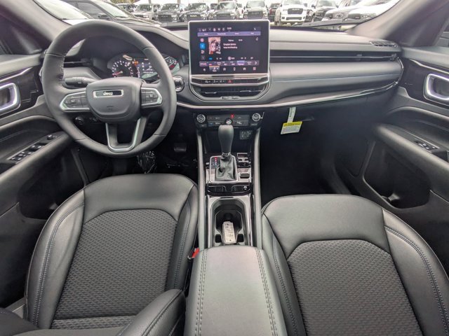 New 2026 Jeep Compass Latitude image 13