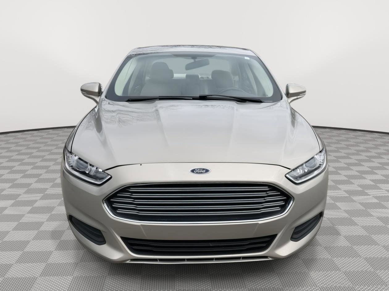 Used 2015 Ford Fusion SE image 2