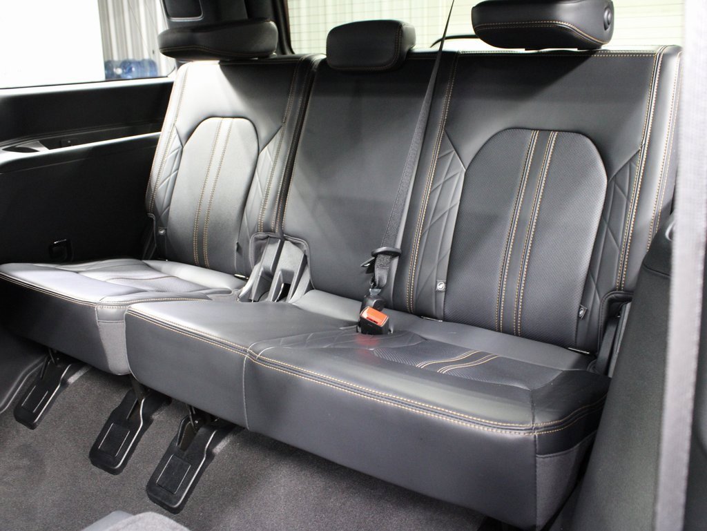 Used 2024 Ford Expedition Platinum image 12