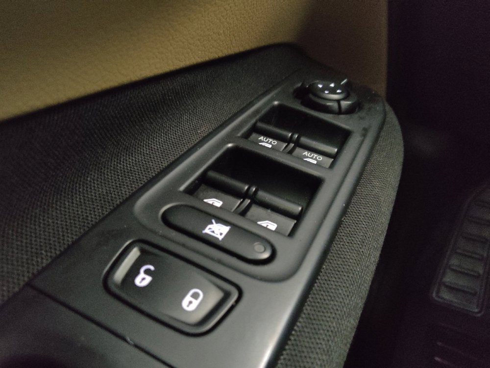 Used 2015 Jeep Renegade Latitude w/ Popular Equipment Group AWD/4WD image 27