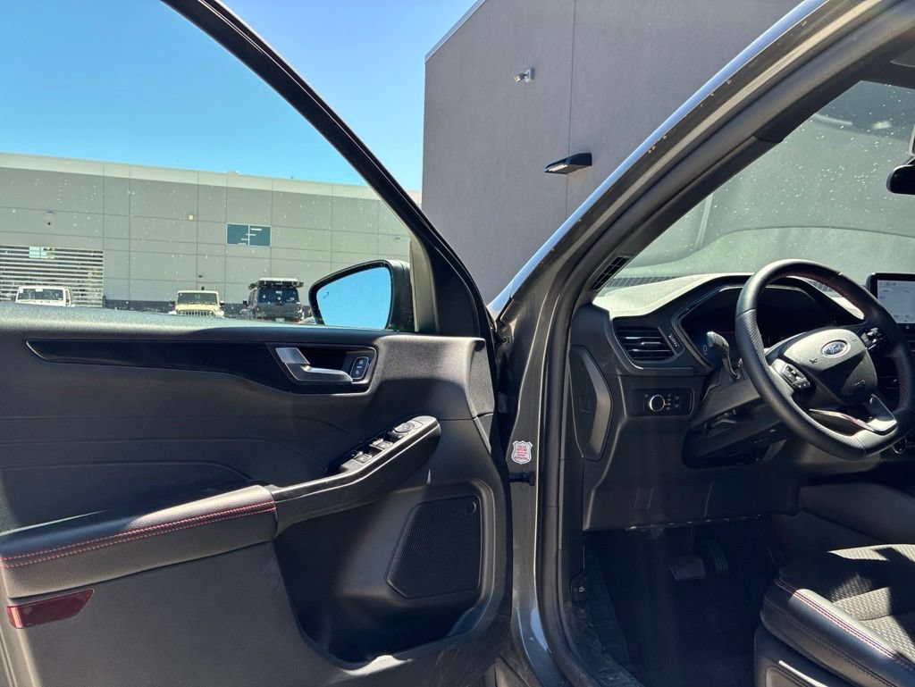 Used 2025 Ford Escape ST-Line AWD/4WD image 12