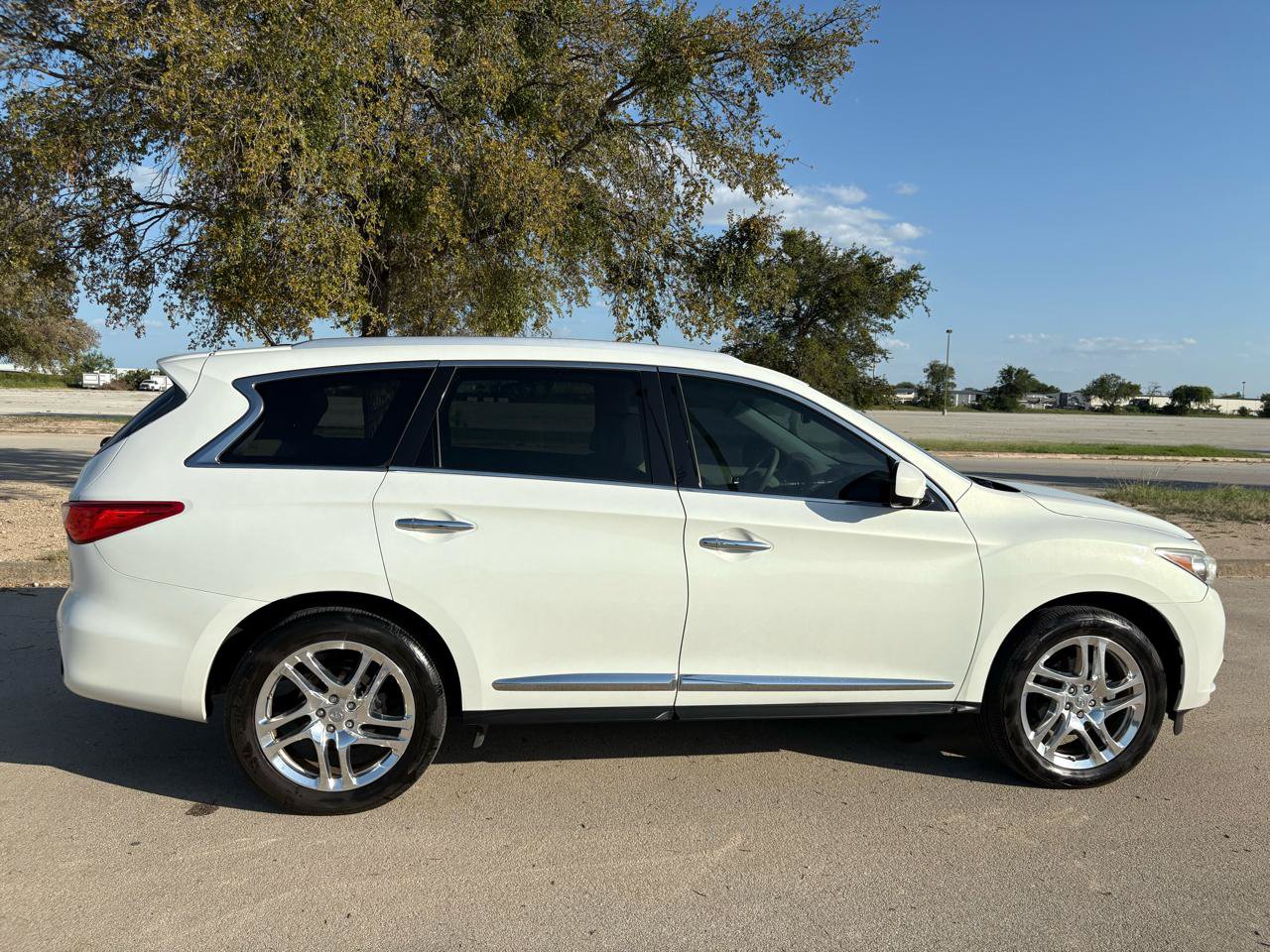 Used 2013 INFINITI JX35 AWD w/ Premium Pkg image 17