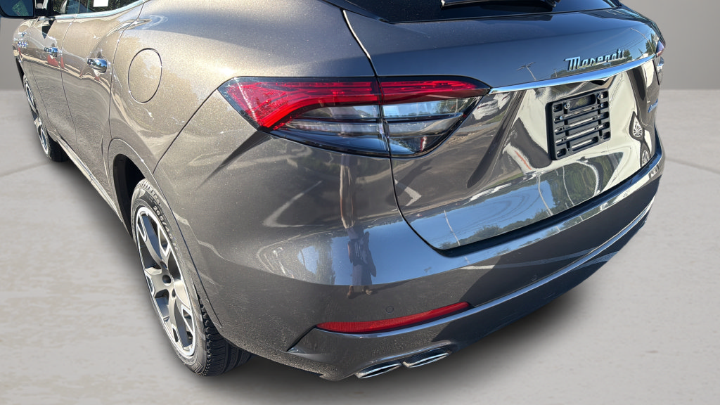 Used 2023 Maserati Levante GT AWD/4WD image 12