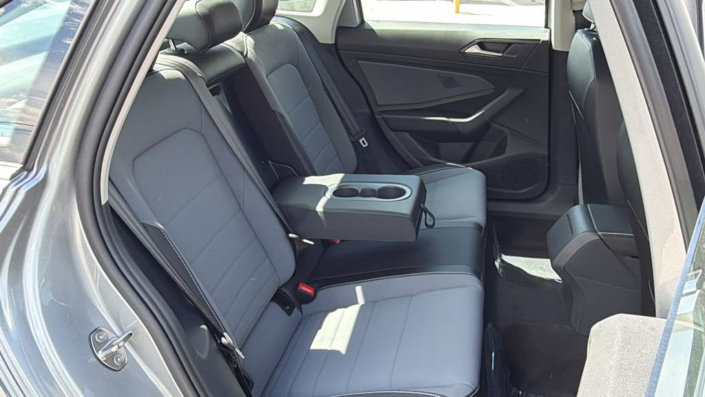 New 2026 Volkswagen Jetta SE FWD image 11