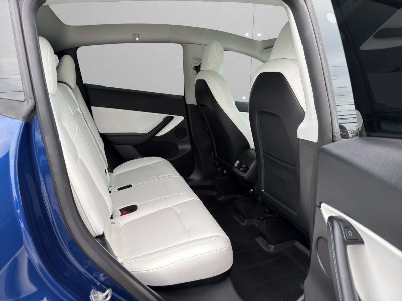 Used 2022 Tesla Model Y Long Range AWD/4WD image 12
