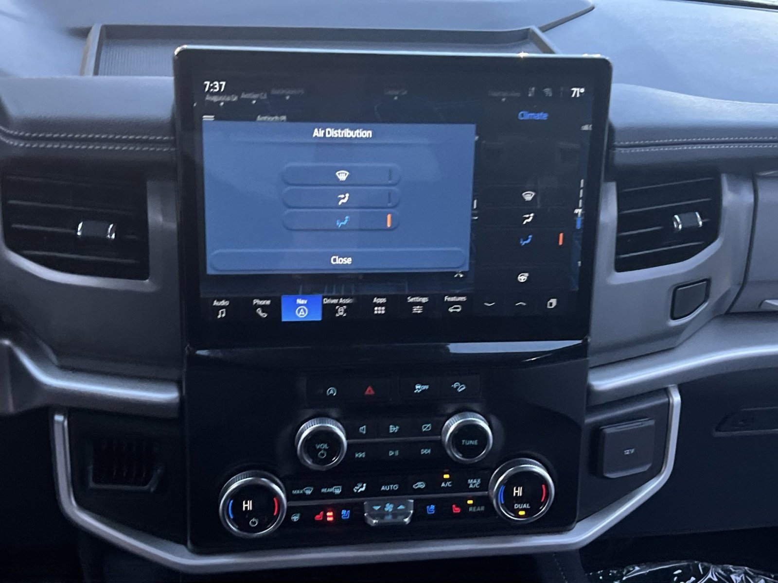 Used 2024 Ford Expedition XLT image 21