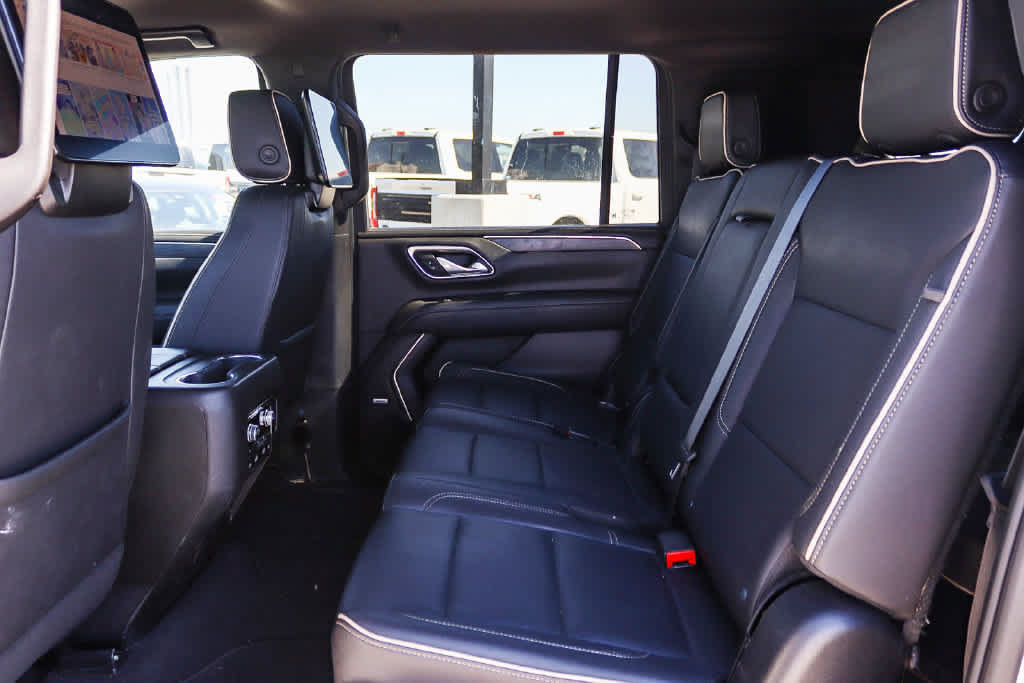 Used 2023 GMC Yukon XL SLT w/ SLT Luxury Package AWD/4WD image 17