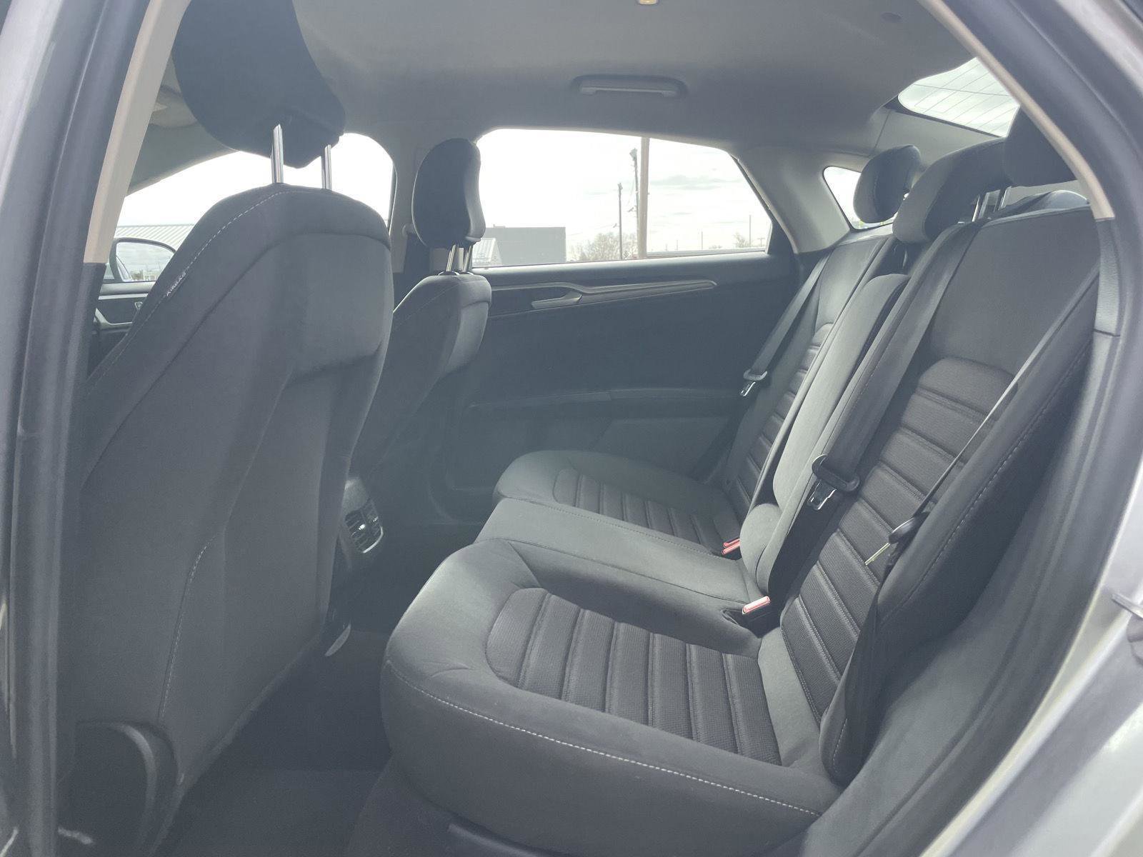 Used 2020 Ford Fusion SE image 25