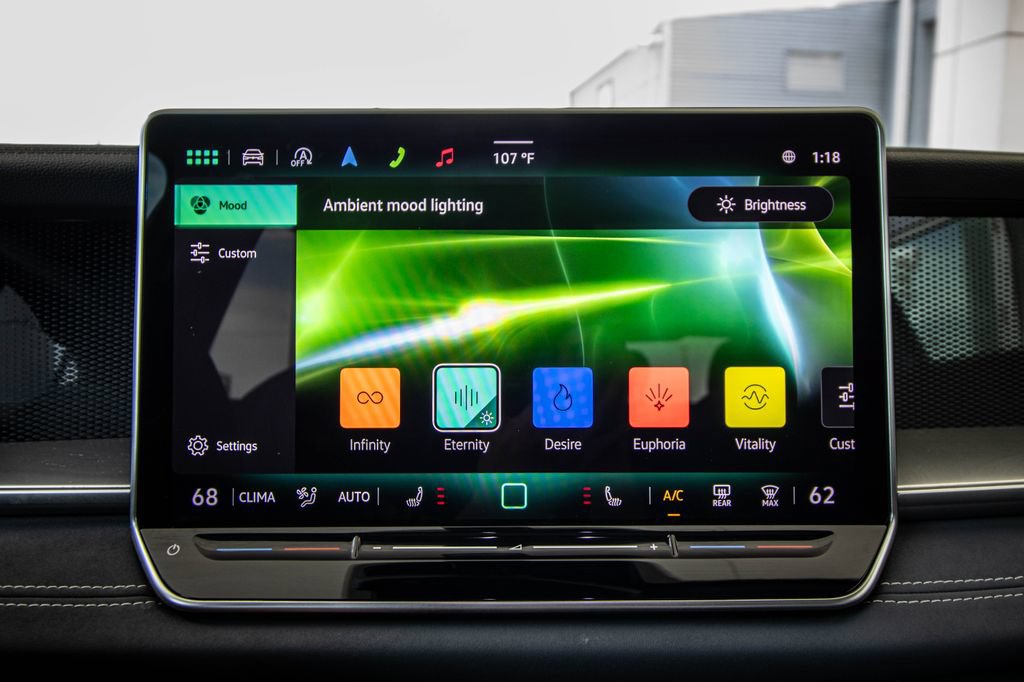 Certified 2025 Volkswagen Tiguan SE R-Line FWD image 44