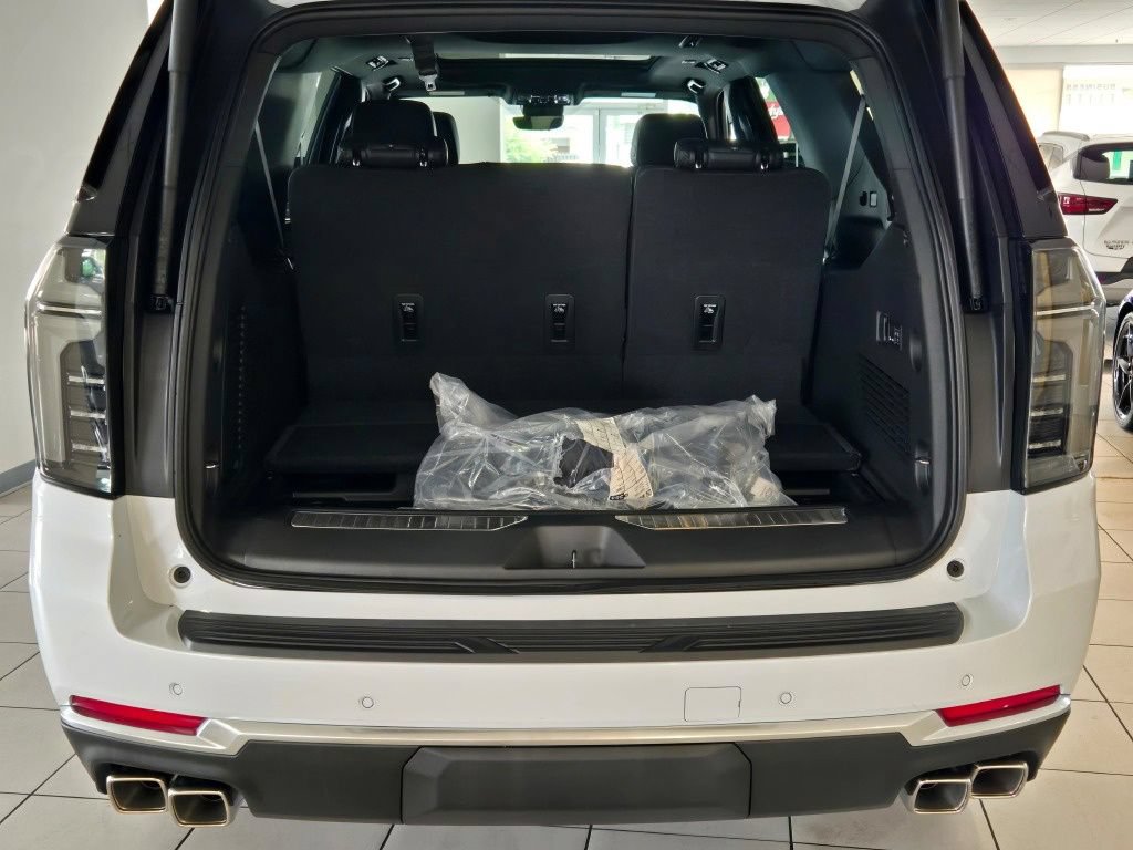 New 2026 Chevrolet Suburban High Country AWD/4WD image 15