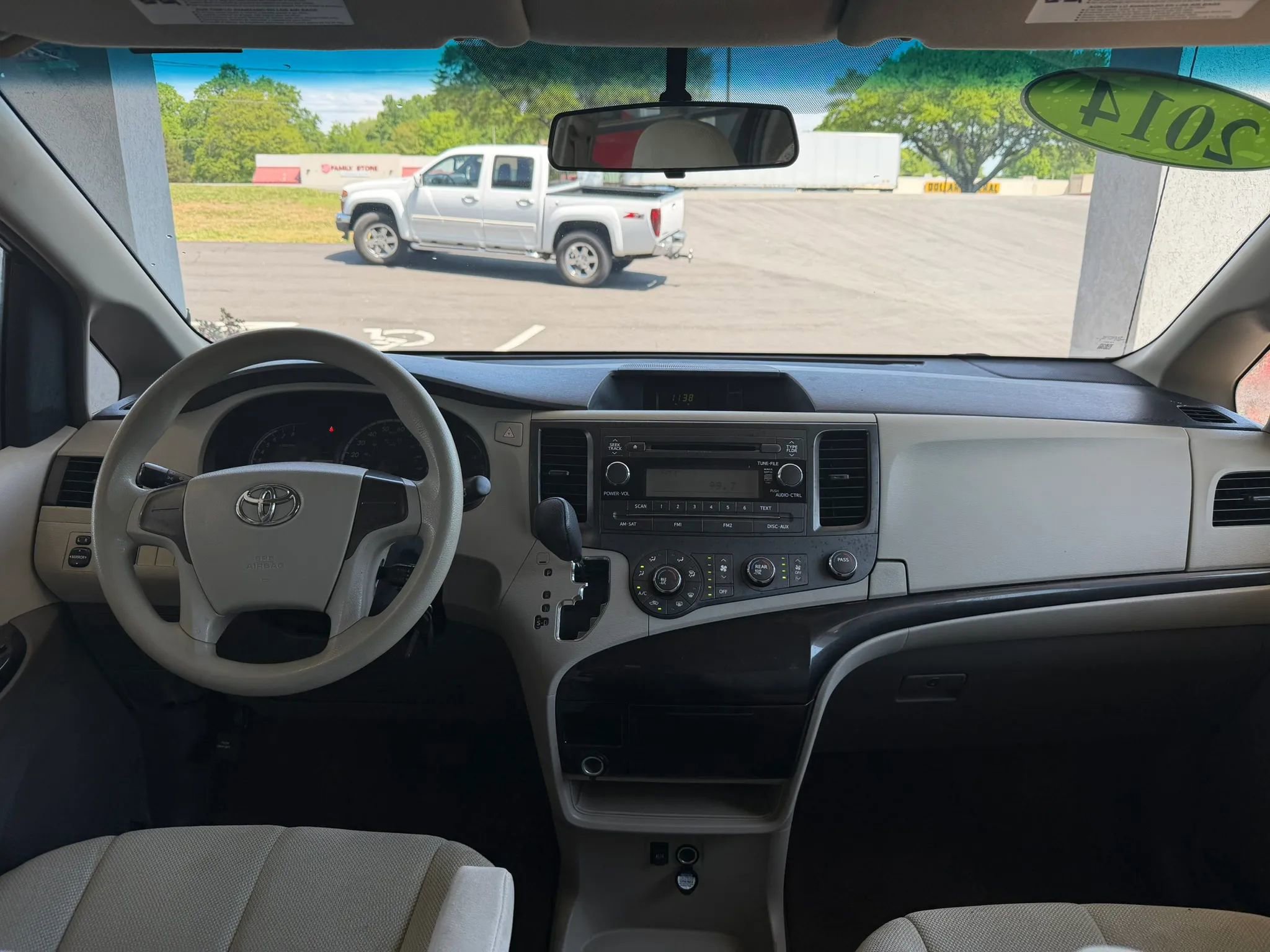 Used 2014 Toyota Sienna L FWD image 9